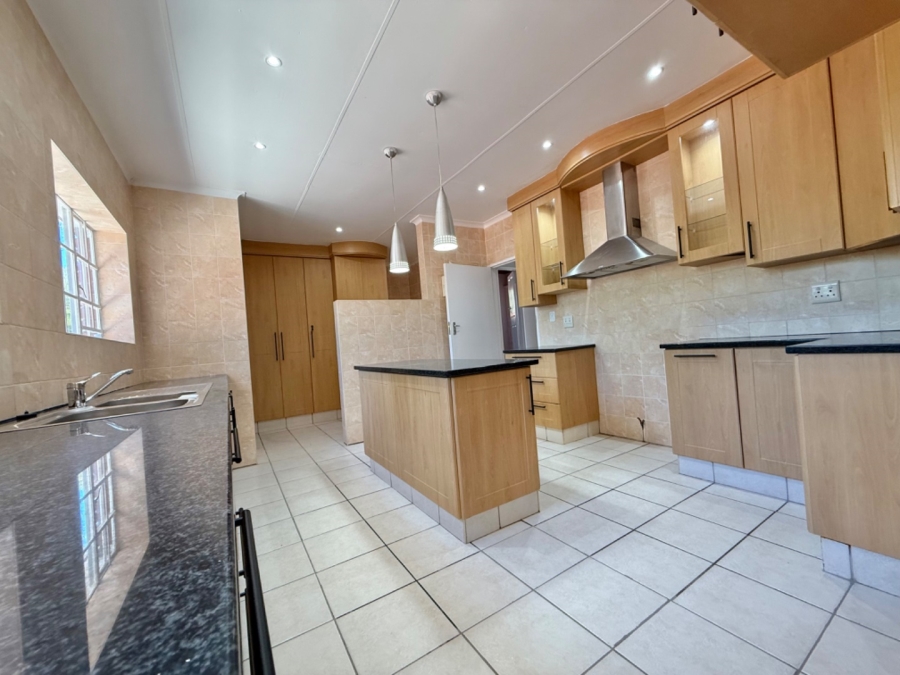 5 Bedroom Property for Sale in Bluewater Bay Eastern Cape